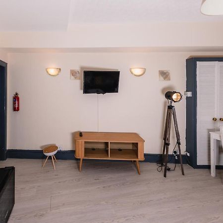 Old Town Central Apartments By The Castle エディンバラ エクステリア 写真